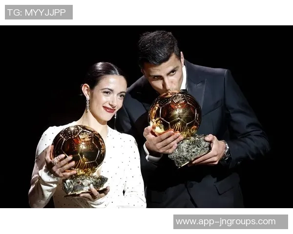 一年前的今天罗德里荣获金球奖见证足球历史的辉煌时刻