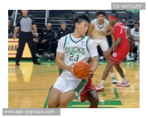 俄勒冈大学现场同曦球迷热情助威林葳标语引发关注