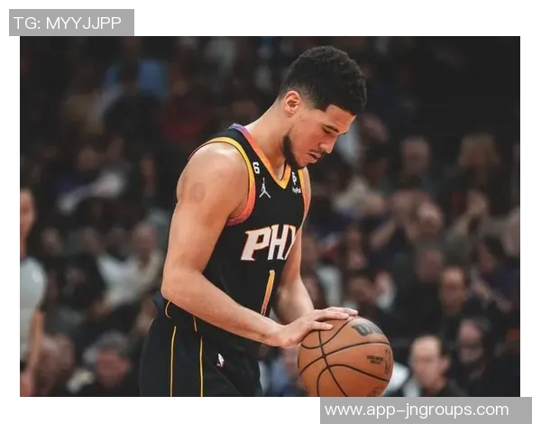 布克反思失误原因称对球处理过于随意并强调团队化学反应仍在培养中