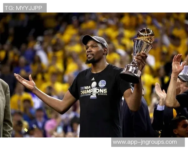 杜兰特回应库里比较称自己是科比FMVP证明我的实力与价值 杜兰特回应库里比较称自己是科比FMVP证明我的实力与价值